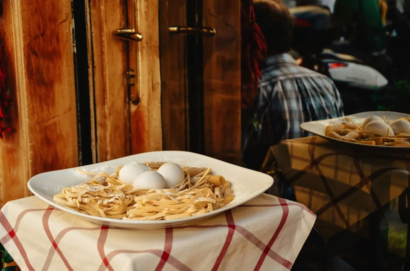 Un piatto di pasta appena servito
